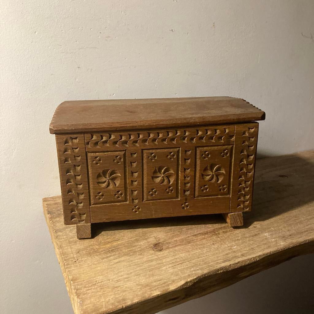 Vintage houten kistje met houtsnijwerk, Ophalen of Verzenden