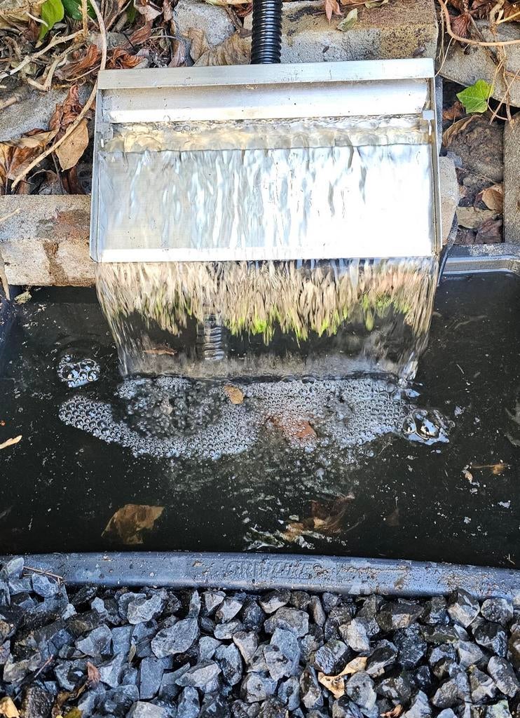 ** Waterval en Mesner-pomp voor vijver**, Ophalen, Zo goed als nieuw, Vijverpomp