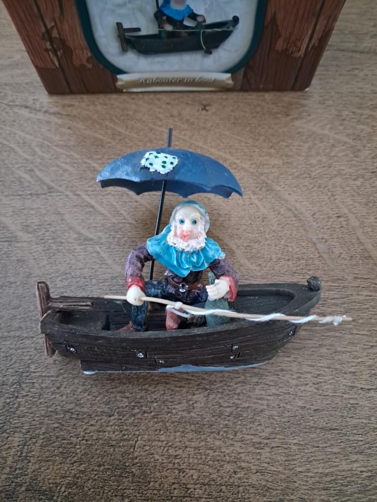 Luville efteling kabouter in boot, Ophalen of Verzenden, Zo goed als nieuw, Beeldje of Poppetje