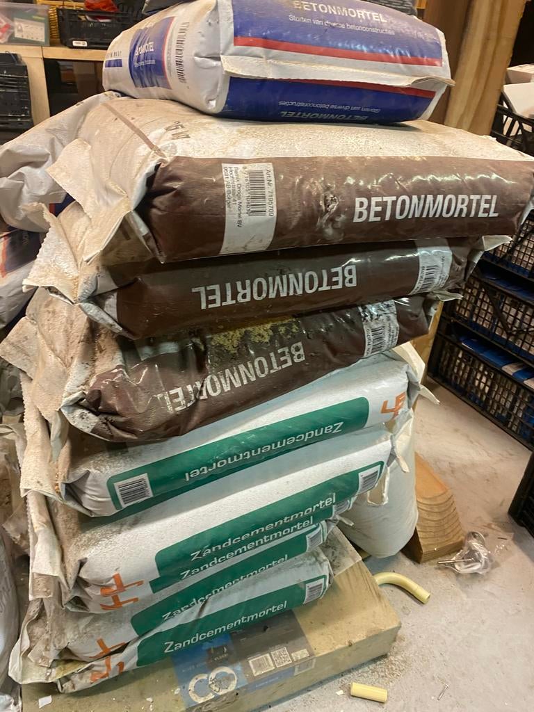 Zakken betonmortel en zandcementmortel, Ophalen of Verzenden, Gebruikt