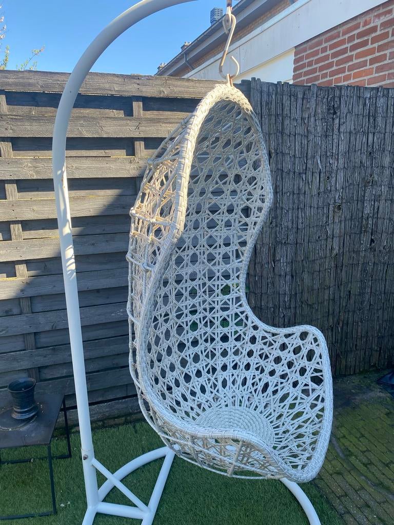 Witte hangstoel van riet/ kunststof, Ophalen, Gebruikt, Rotan