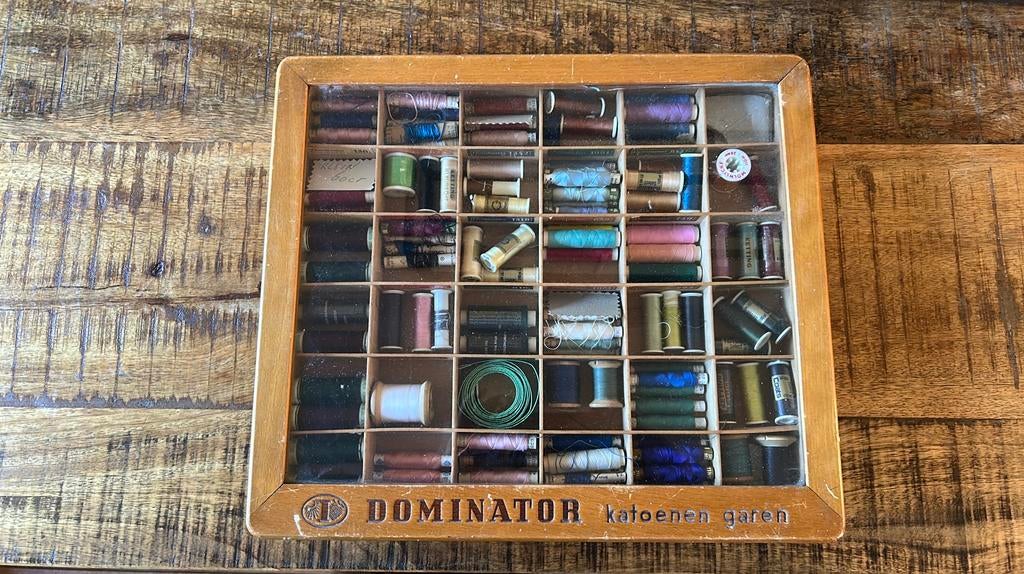 Antieke naaigaren doos, Ophalen, Gebruikt, Garen of Naald(en)