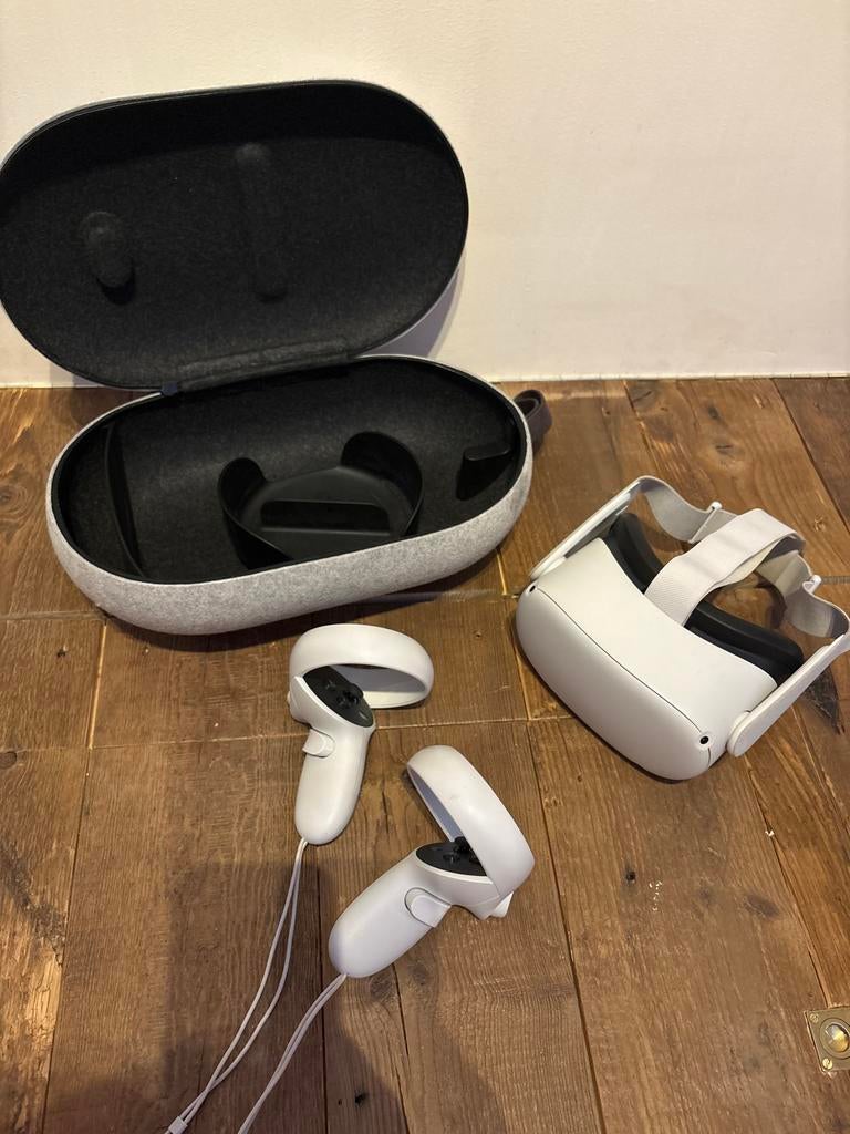 Meta Quest 2 VR bril met controllers en hoes, Ophalen of Verzenden, Zo goed als nieuw, VR-bril, Overige platformen