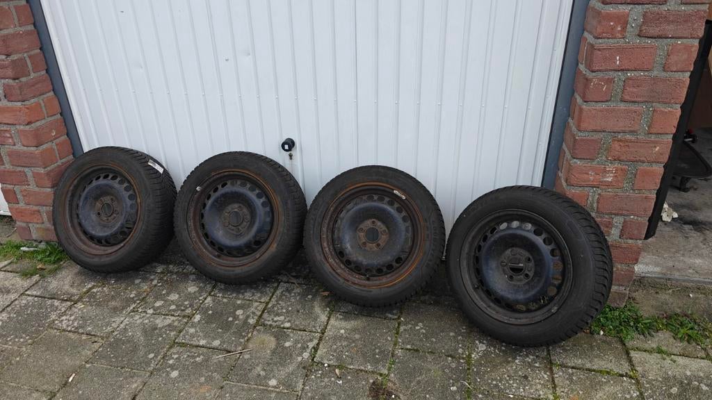 Winterbanden op stalen velg 205/55 R16 - Volvo 5x108, Ophalen, Gebruikt, 16 inch, Banden en Velgen
