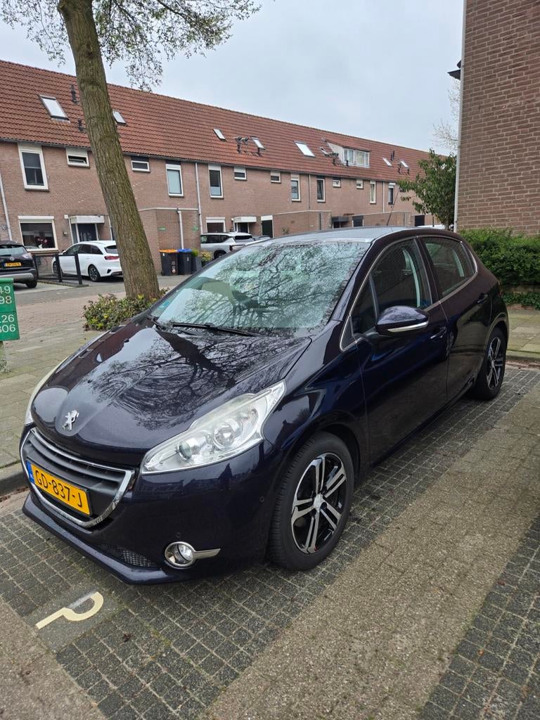 Peugeot 208 1.2 PureTech Blue Lease Predium Panoramadak, Stof, 1199 cc, Blauw, Parkeersensor