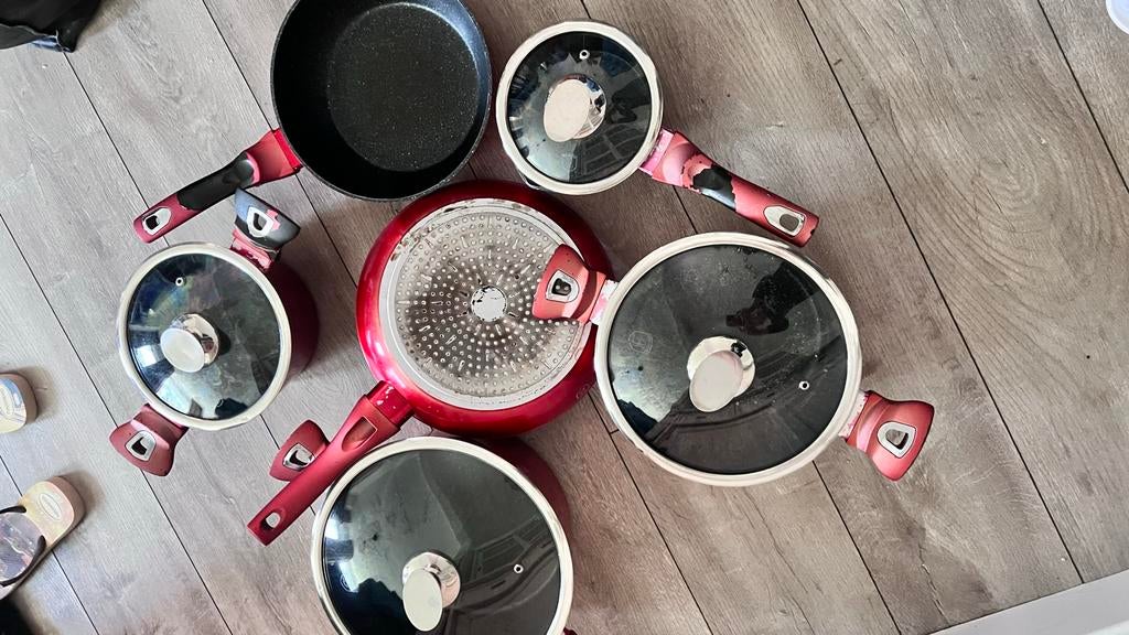 Pannenset Rood - Diverse Maten en Koekenpan, Ophalen of Verzenden, Gebruikt, Overige materialen, Pannenset