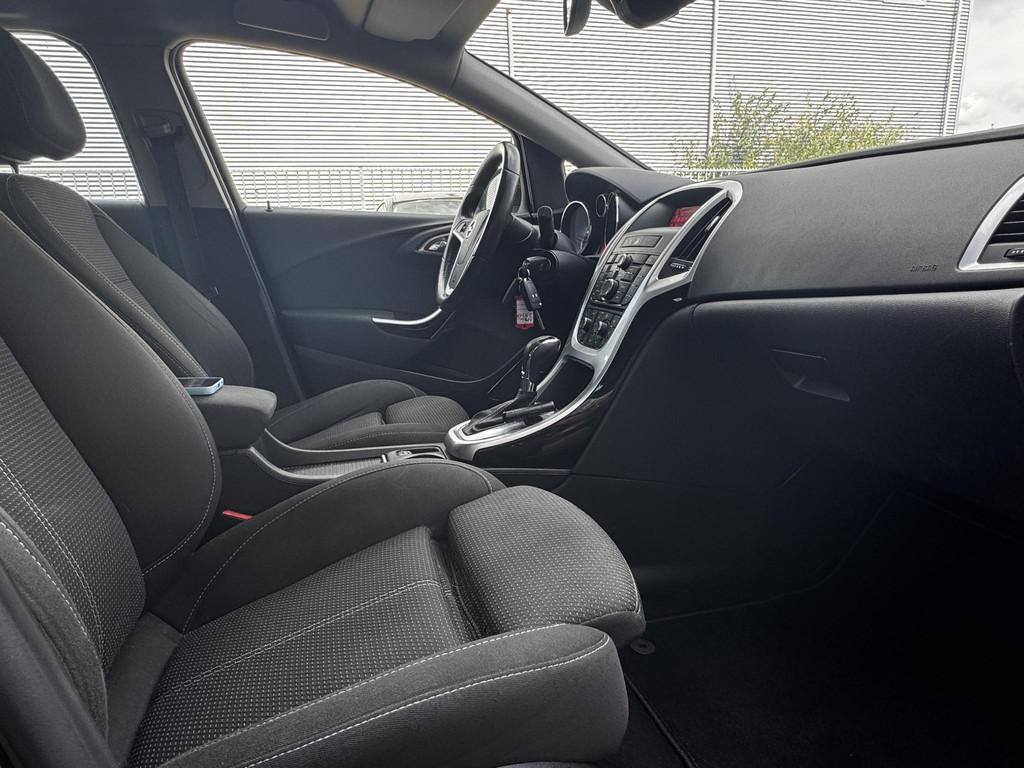 Opel Astra Sports Tourer 1.6 Turbo Sport, Gebruikt, Zwart, 4 cilinders, 179 pk