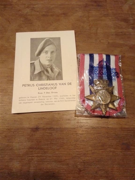 Bidprentje KNIL en medaille, Verzamelen, Militaria | Algemeen, Ophalen of Verzenden, Landmacht, Nederland, Lintje, Medaille of Wings