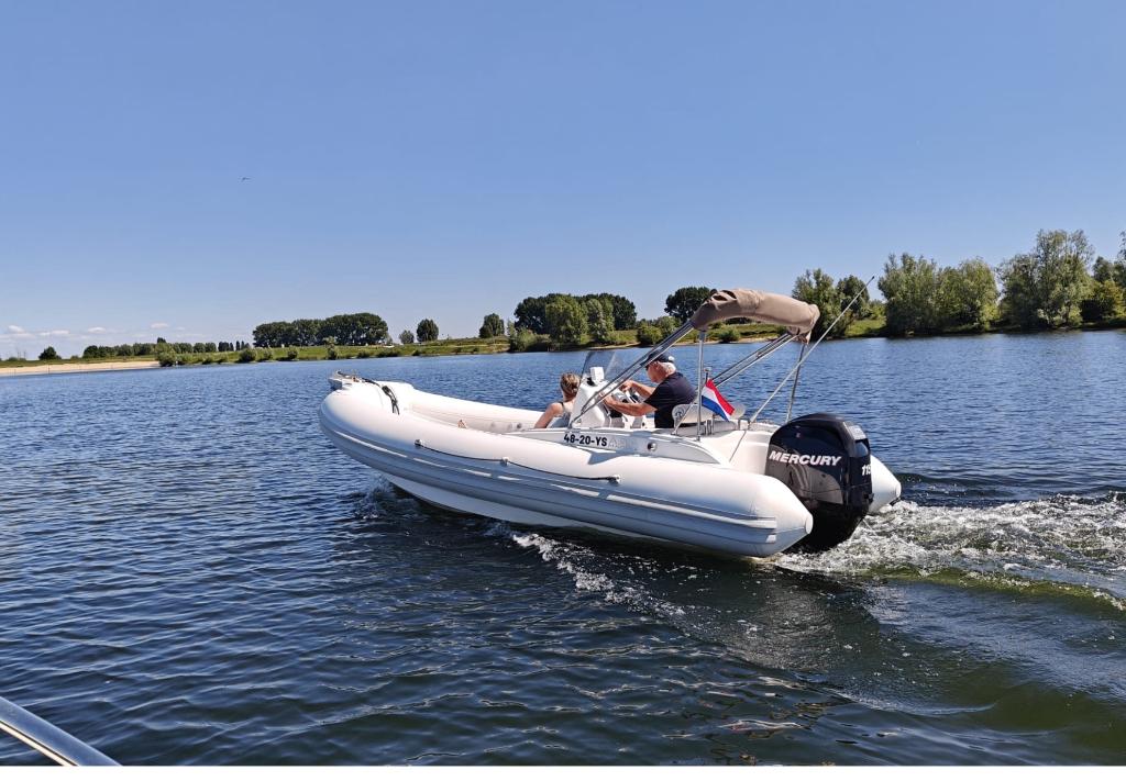 AGA Marine 540 Rib met 115 pk Mercury EFI + trailer, 70 tot 120 pk, Zo goed als nieuw, Benzine, Overige materialen