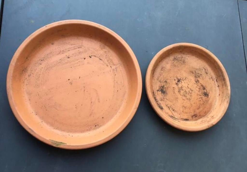Grote oude terracotta schotels voor bloempotten, 40 cm of meer, Rond, Ophalen of Verzenden, Zo goed als nieuw