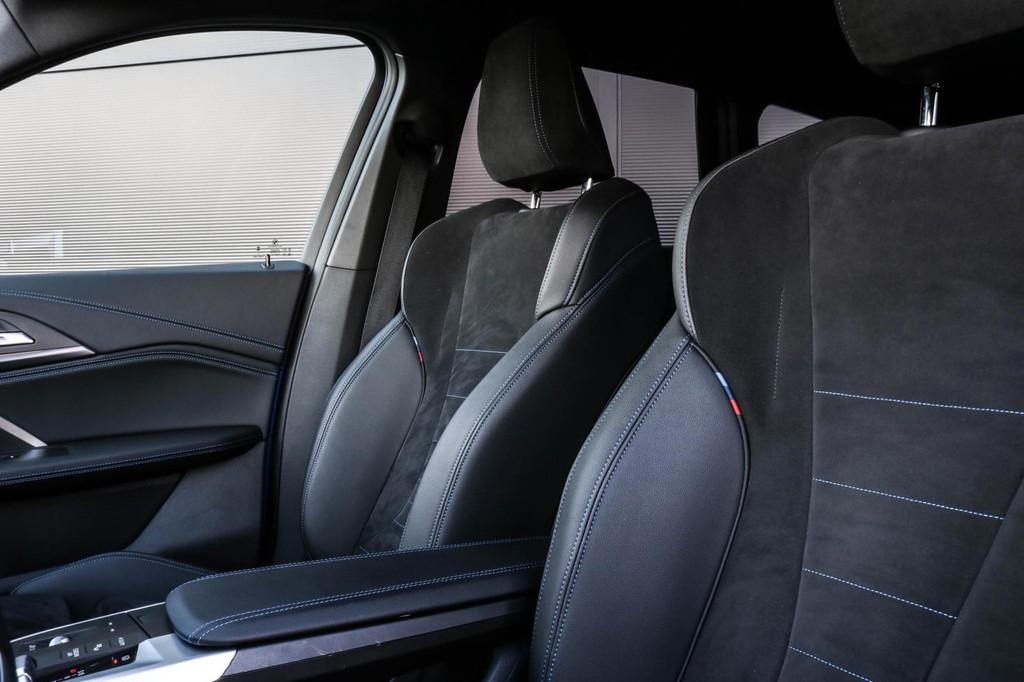 BMW X1 SDrive20i M-Sport | 360 | Head Up | Sfeer | Carplay |, 1525 kg, 156 pk, Met garantie (alle), Blauw