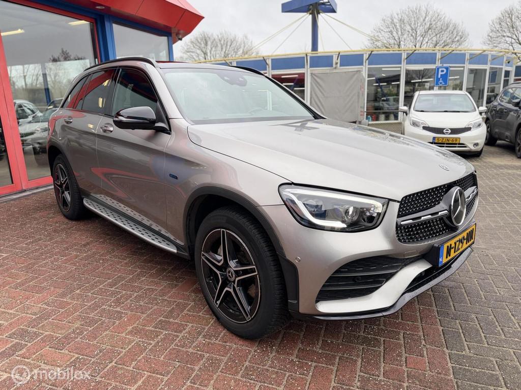 Mercedes-Benz GLC 300e 4MATIC AMG BOMVOL OPTIES!, Automaat, Gebruikt, Euro 6, 4 cilinders