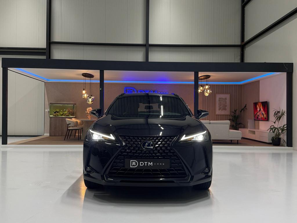 Lexus UX 300e Business 54 kWh Led Leder Memory Carplay Clima, Gebruikt, 204 pk, SUV of Terreinwagen, 84 €/maand