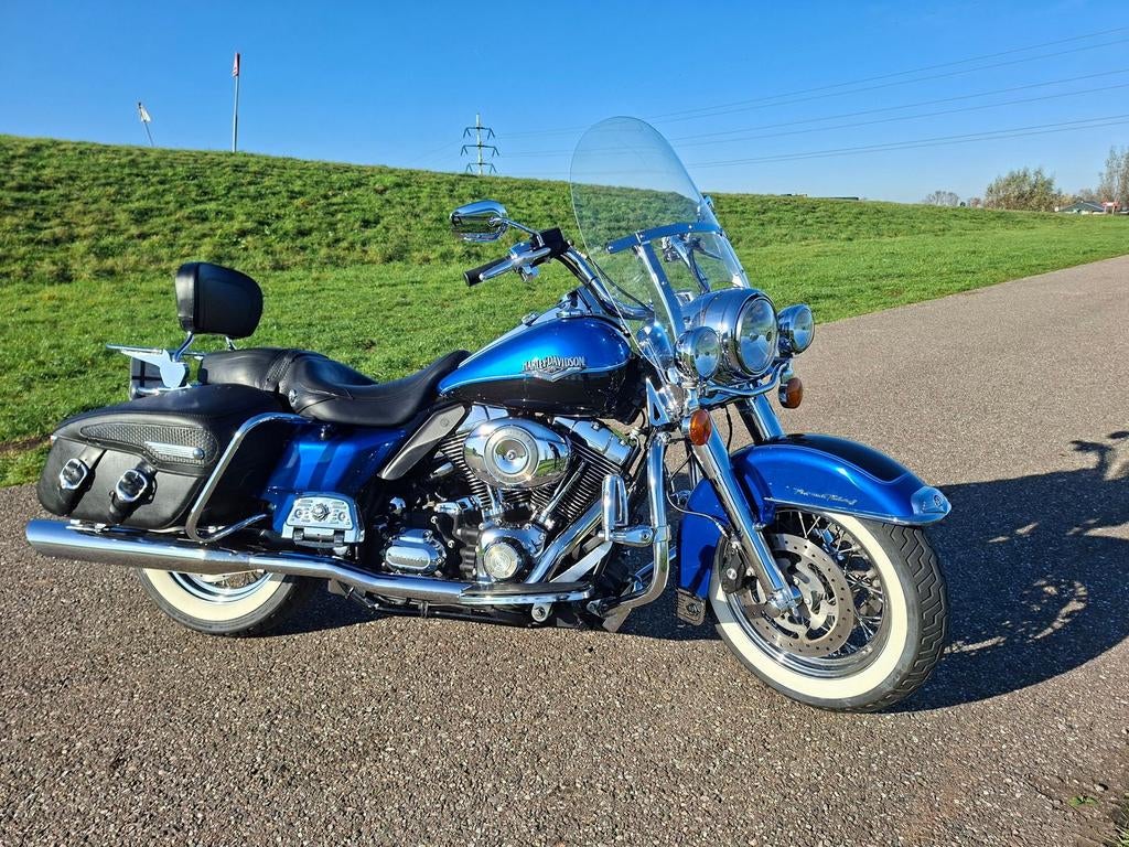 HARLEY-DAVIDSON ROAD KING CLASSIC FLHRC (bj 2008)