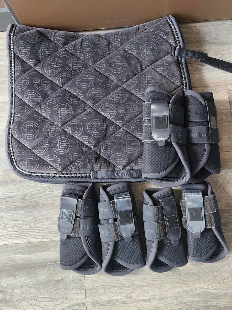 Eskadron set donkergrijs FULL DR, Dieren en Toebehoren, Ophalen of Verzenden, Zo goed als nieuw