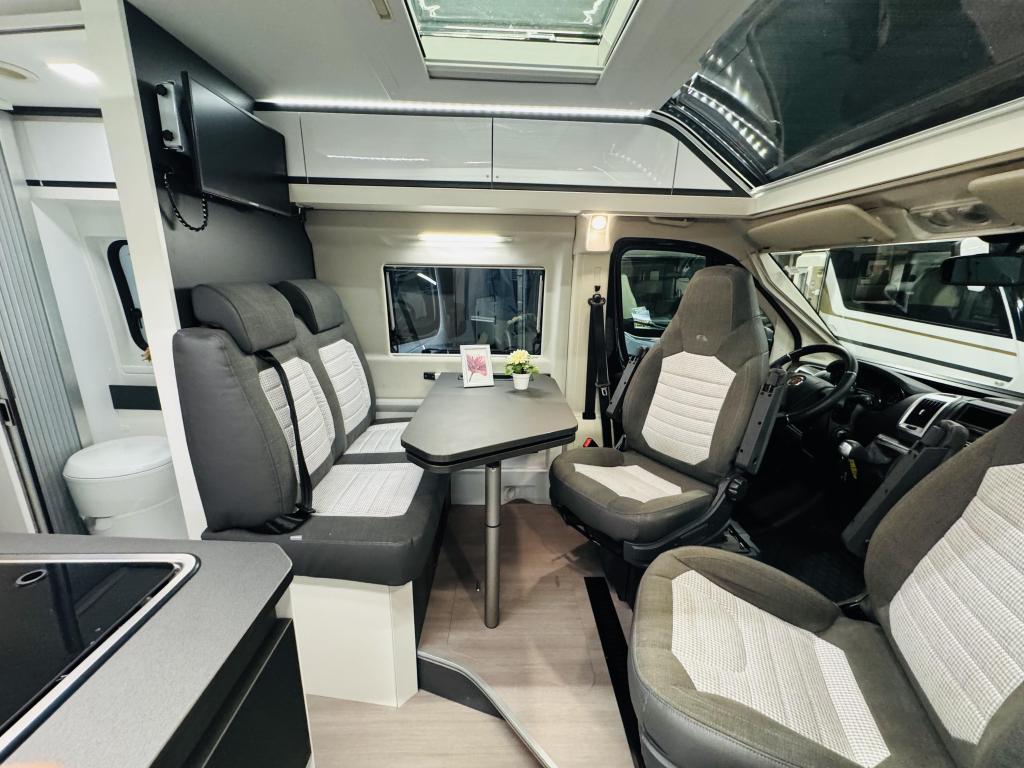 Adria Supreme 640 SLB Automaat PAASSHOW 3000 KORTING, Automaat, Fiat, Luifel, Bedrijf