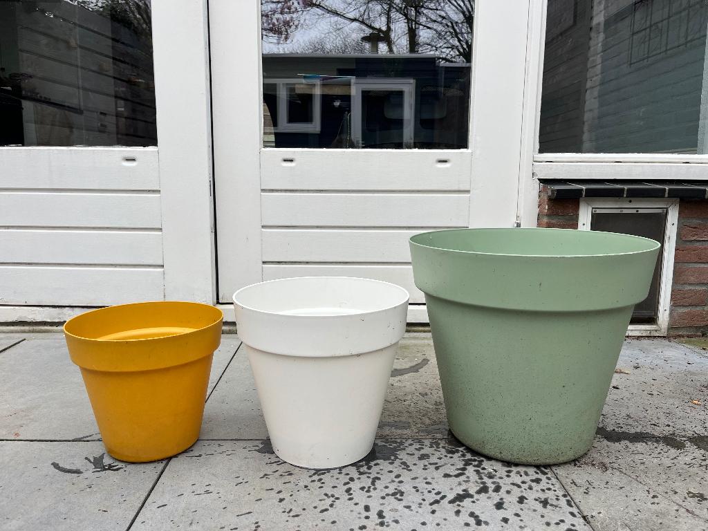 Tuinpotten (groen, geel en wit), Kunststof, Rond, Ophalen of Verzenden, Zo goed als nieuw