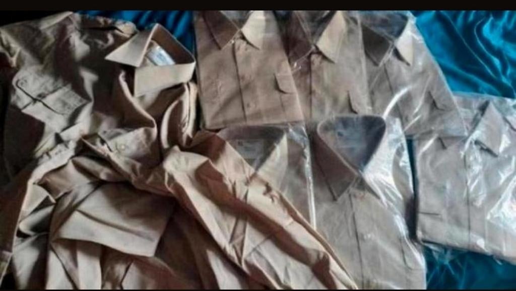 Koopje, nieuwe landmacht blousen mt 48 M ,lange mouwen, Ophalen of Verzenden, Nieuw, Beige, Halswijdte 39/40 (M)