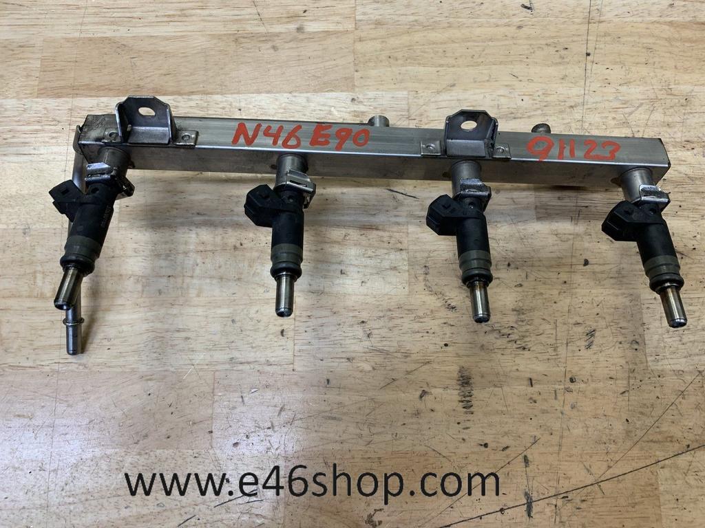 Brandstofrail BMW E90 E91 N46 MOTOR MET INJECTOR 7506158, Gebruikt, -, -, Ophalen of Verzenden