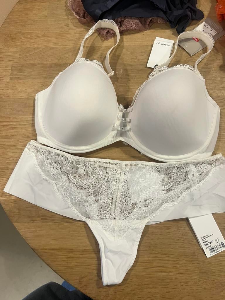 Marie Jo bh maat 85E string 42 NIEUW!! Set nu €42,50, Kleding | Dames, Ophalen of Verzenden, Setje