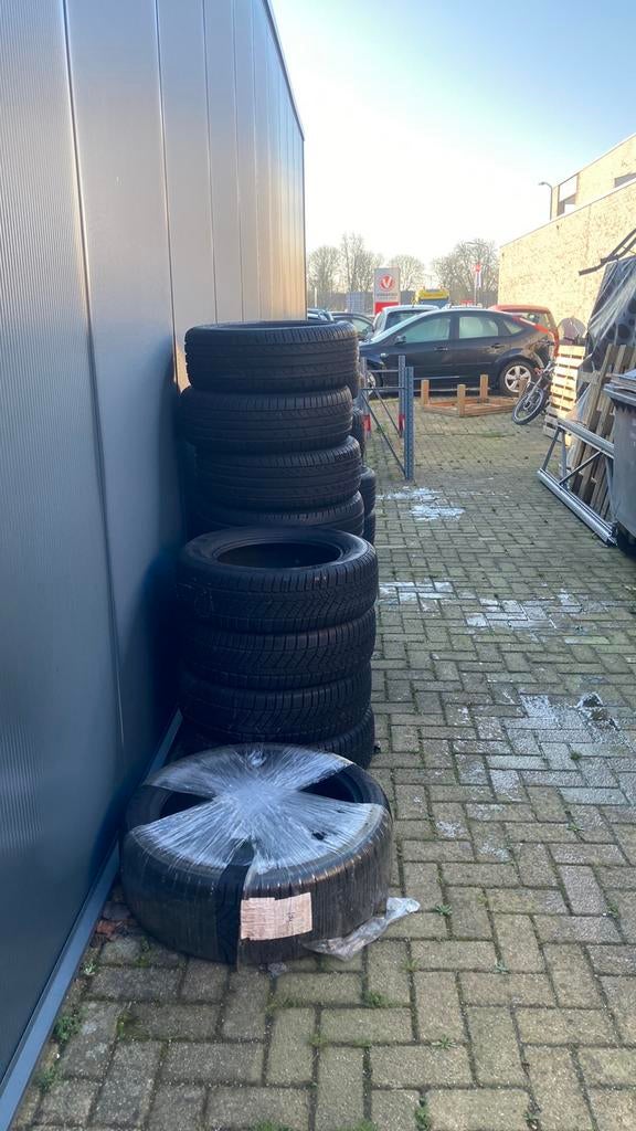 Grote partij merk banden, Ophalen, Maandkalender, Zo goed als nieuw