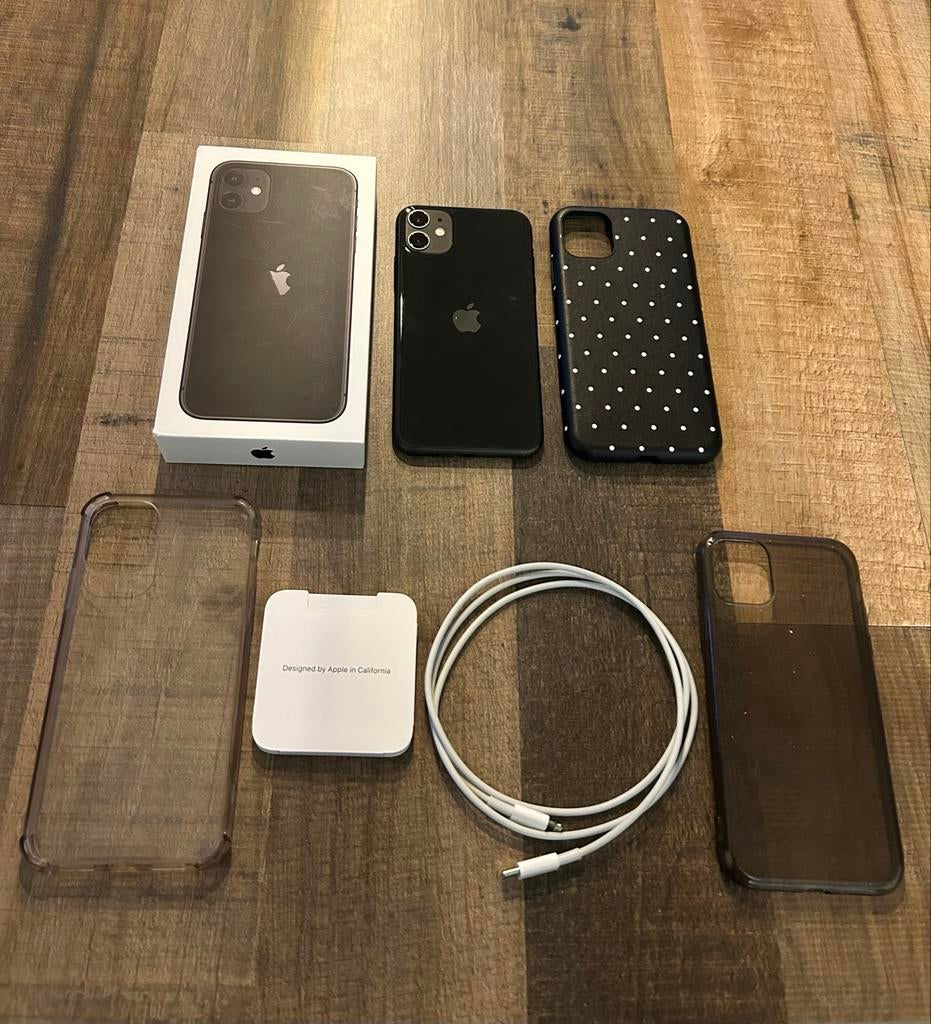 iPhone 11 + assecoires, Zwart, Zo goed als nieuw, 82 %, 64 GB