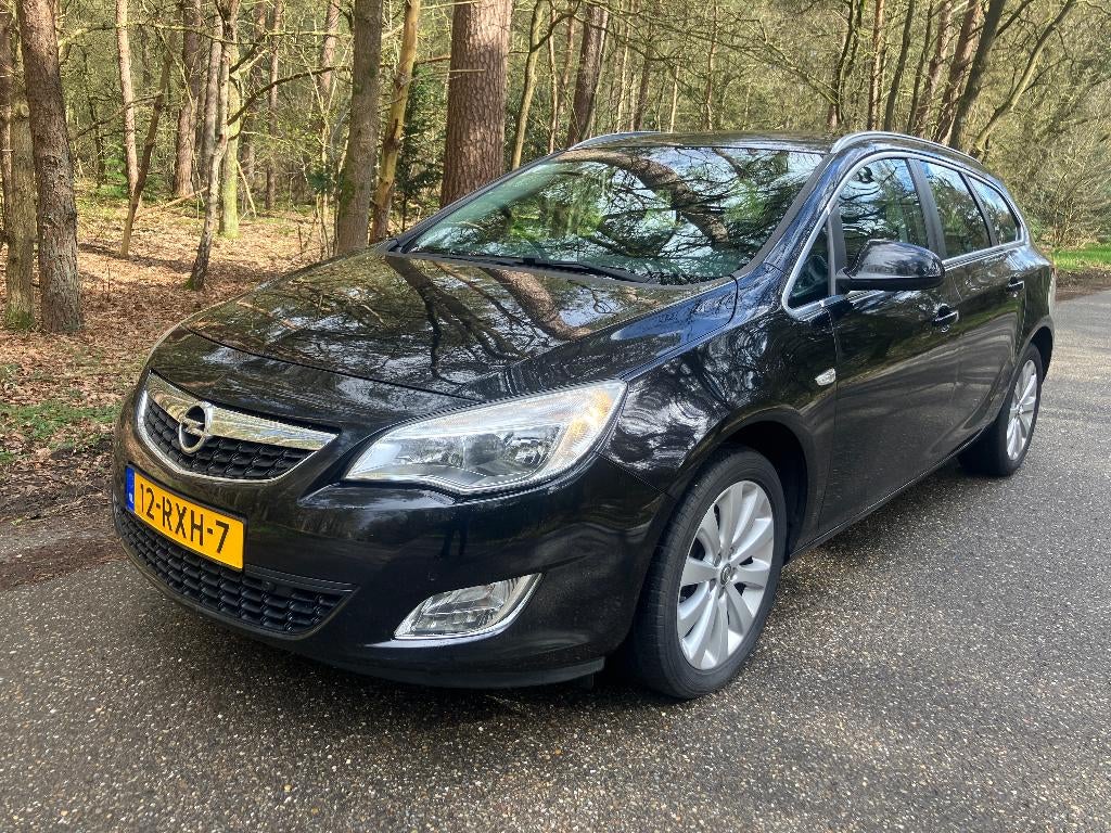 Opel Astra 1.4 Turbo 88KW ST 2011 Nieuwe apk Navigatie, Auto's, Voorwielaandrijving, Zwart, 4 cilinders, Zwart