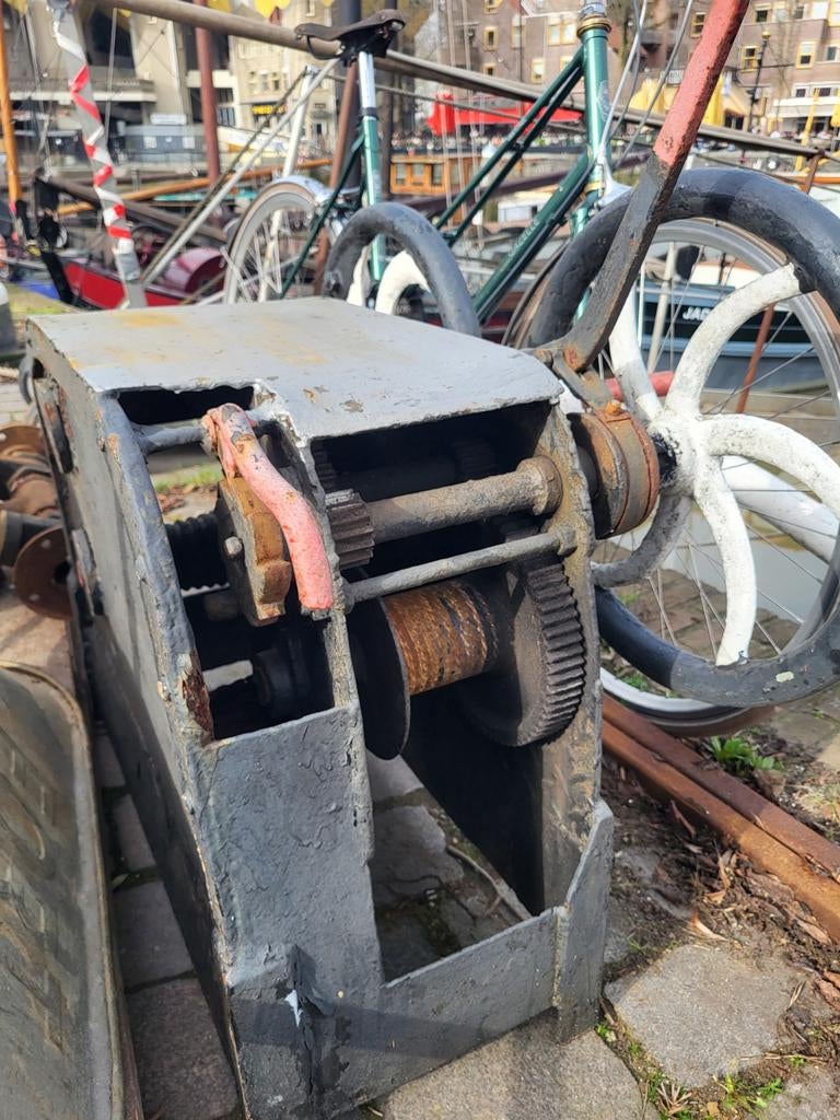 Historische dubbele zwaardlier/ankerlier voor platbodem, Watersport en Boten, Bootonderdelen, Ophalen, Gebruikt, Ankeren en Afmeren