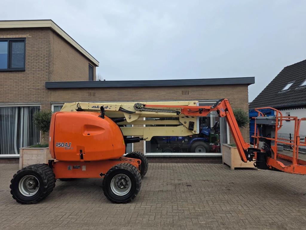 JLG 450aj knikarm hoogwerker ruwterein (bj 2006)