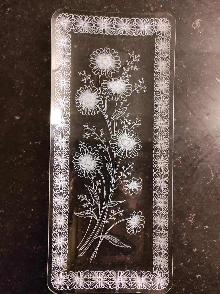 Glazen cakeschaal vintage bloem kantmotief, Antiek en Kunst, Antiek | Glas en Kristal, Ophalen of Verzenden