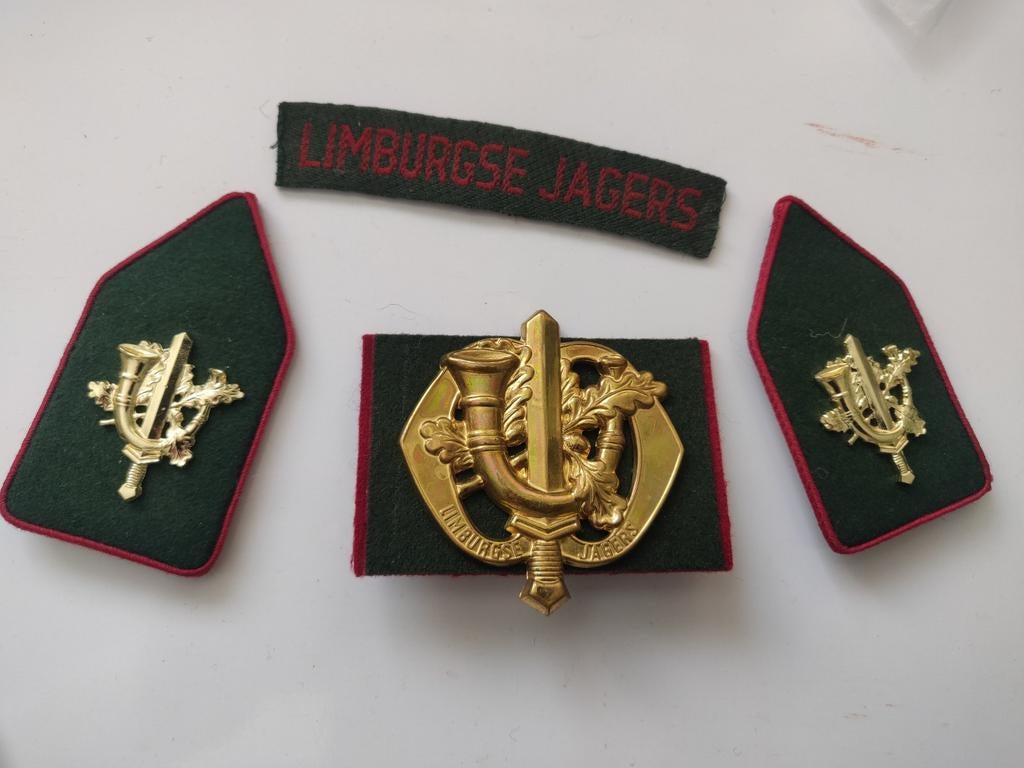 Set Limburgse jagers, Verzamelen, Militaria | Algemeen, Ophalen of Verzenden, Landmacht, Nederland, Embleem of Badge