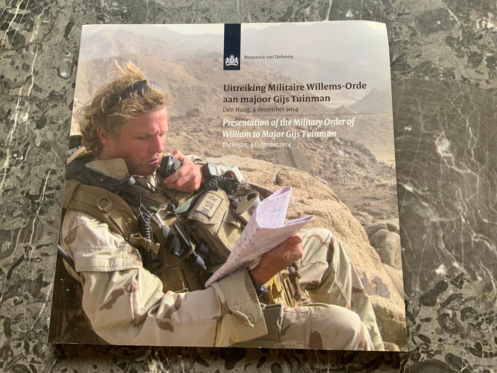 Gijs Tuinman RMWO Defensie brochure uitreiking 2014, Ophalen of Verzenden, 1945 tot heden, Zo goed als nieuw, Algemeen