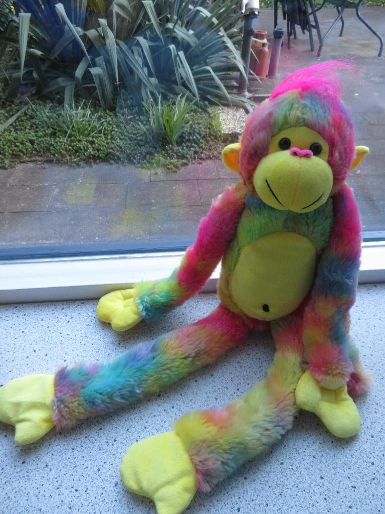 Vrolijk gekleurde aap van Action merk Toi Toys, Kinderen en Baby's, Speelgoed | Knuffels en Pluche, Ophalen of Verzenden, Zo goed als nieuw