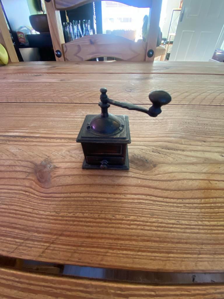 Antieke koffiemolen puntenslijper - Decoratief object, Ophalen of Verzenden