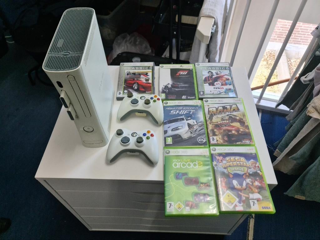 Xbox 360 met 2 controllers, kabels en games, 4 GB, Met 2 controllers, Ophalen of Verzenden, 360 Arcade of Core