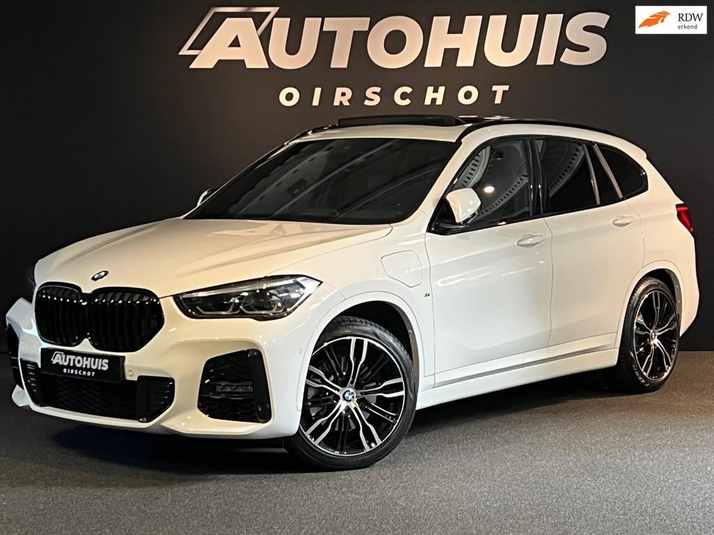 BMW X1 XDrive25e High Executive Edition M Pano/ H&K/ Leder/, Gebruikt, Zwart, Wit, Bedrijf