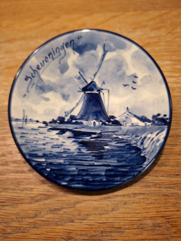 Bordje delft blauw, Scheveningen, Antiek en Kunst, Antiek | Wandborden en Tegels, Ophalen of Verzenden