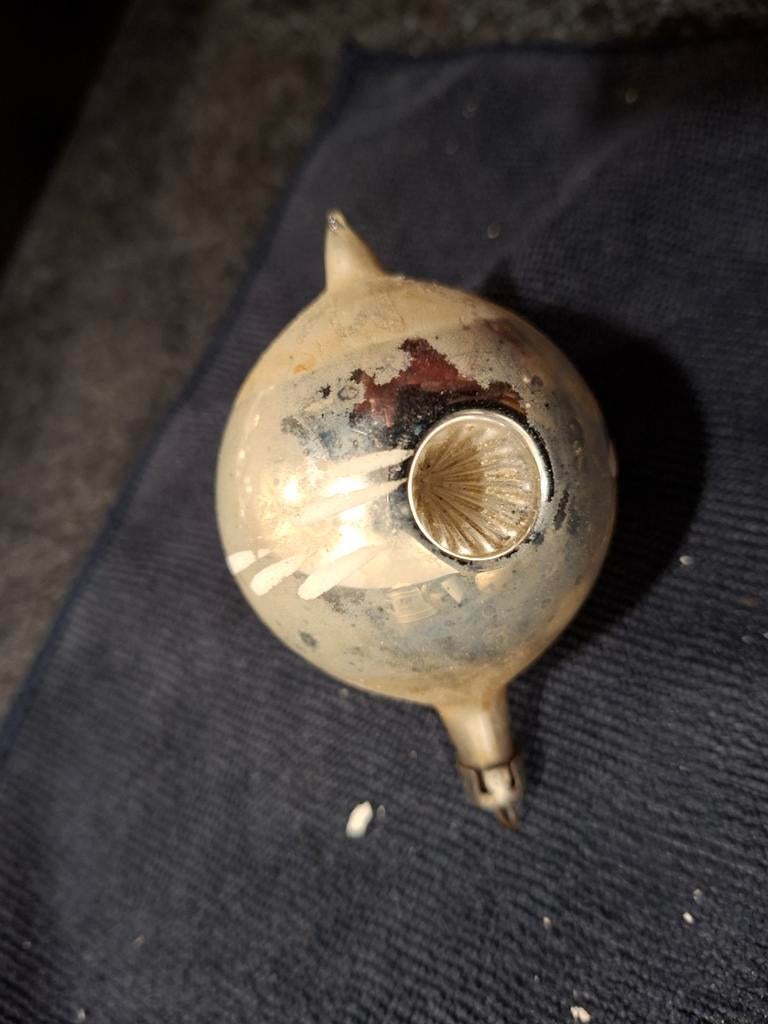 Oude kerstballen, Ophalen