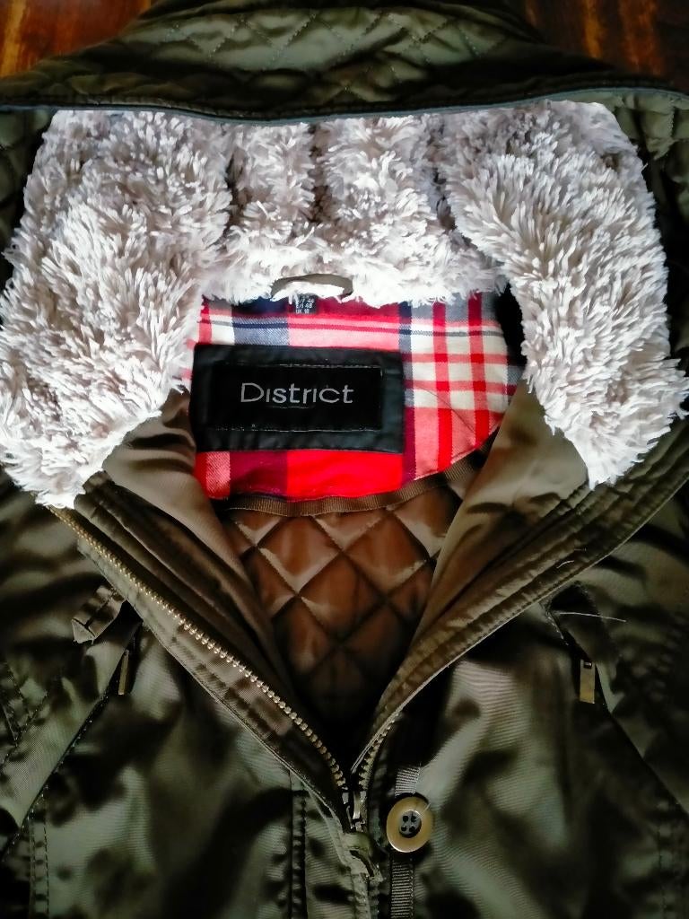 District groene winterjas met zwarte mouw maat 44, Maat 42/44 (L), Ophalen of Verzenden, Zo goed als nieuw, District