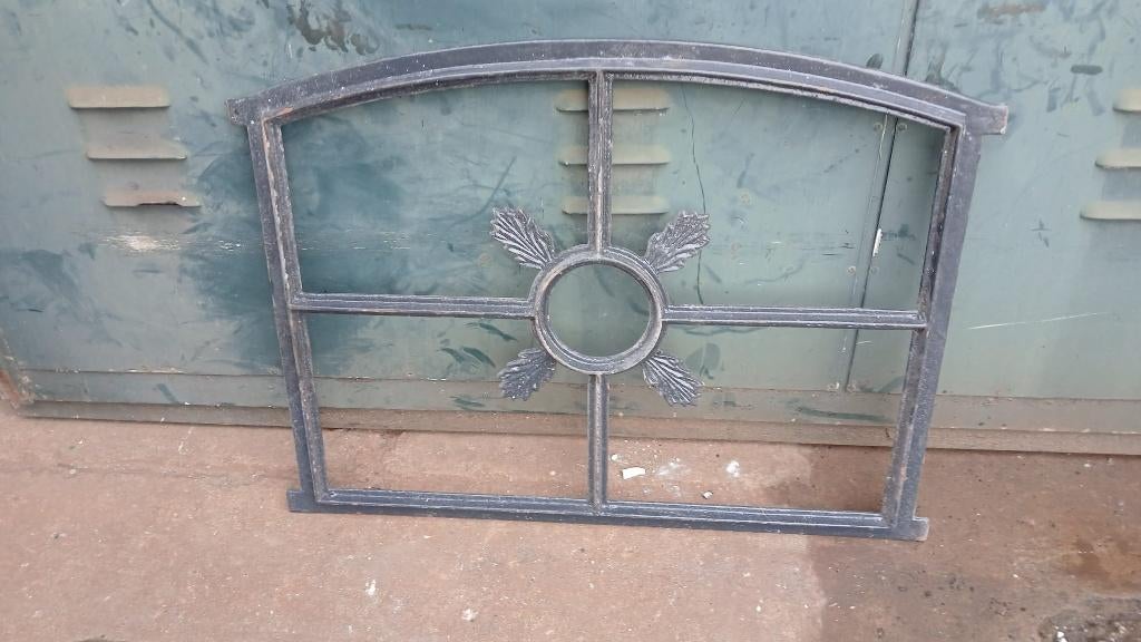 1 MOOI SCHOON ENHEEL GIETIJZEREN STALRAAM KORENAAR 62B52, Antiek en Kunst, Ophalen of Verzenden