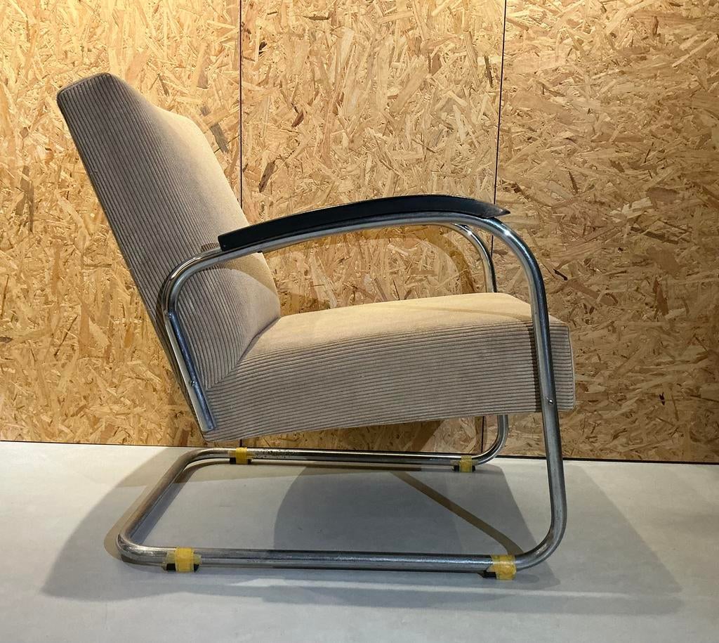 Gezocht, wat is dit voor type stoel? Ontwerper? Fabrikant?, Huis en Inrichting, Fauteuils, Ophalen, Gebruikt, 75 tot 100 cm, Stof