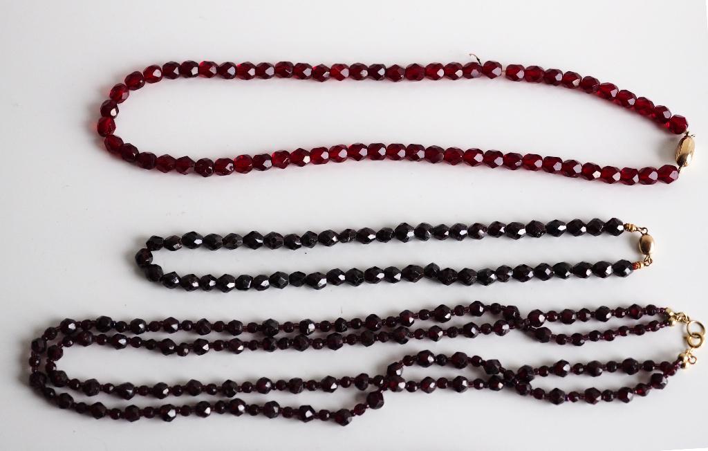 3 antieke kettingen met granaten en gouden slot, Ophalen of Verzenden, Goud, Ketting, Met edelsteen