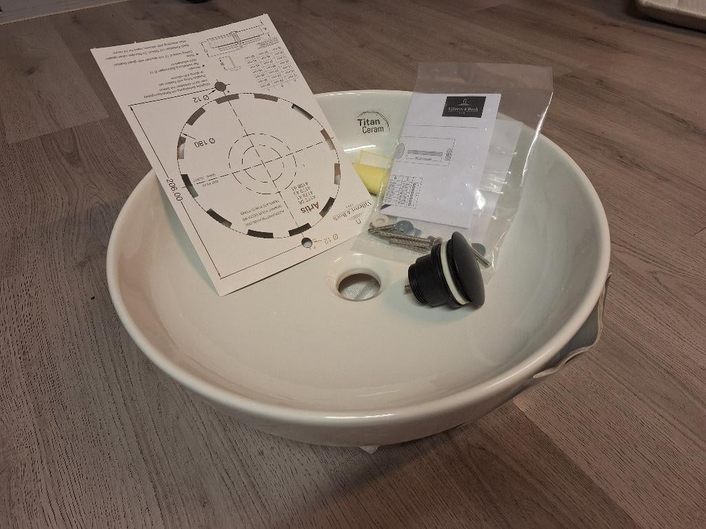 Nieuwe villeroy en boch waskom 43cm mat zwarte afvoer plug, Huis en Inrichting, Badkamer | Badkamermeubels, Nieuw, Overige typen