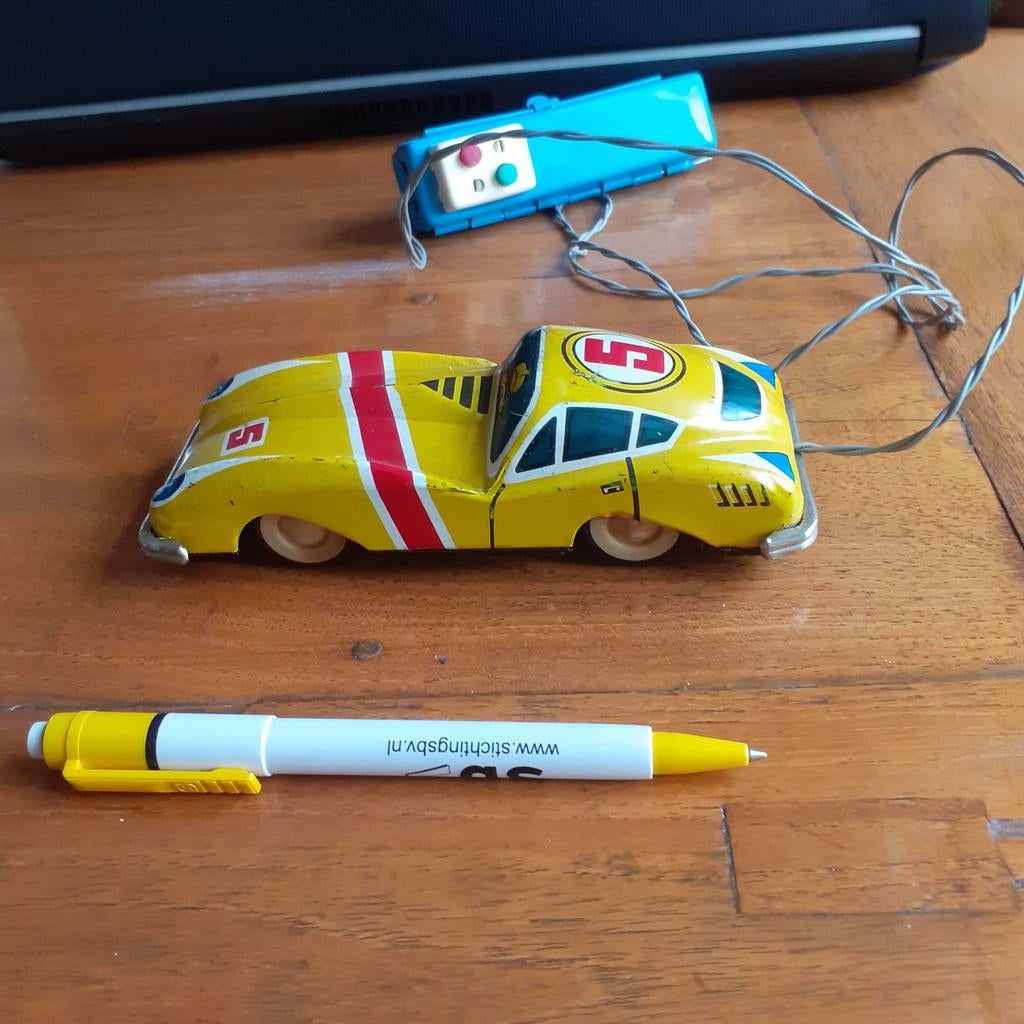 Blikken auto met afstandsbediening, Verzamelen, Blikken, Ophalen, Zo goed als nieuw, Overige, Overige merken