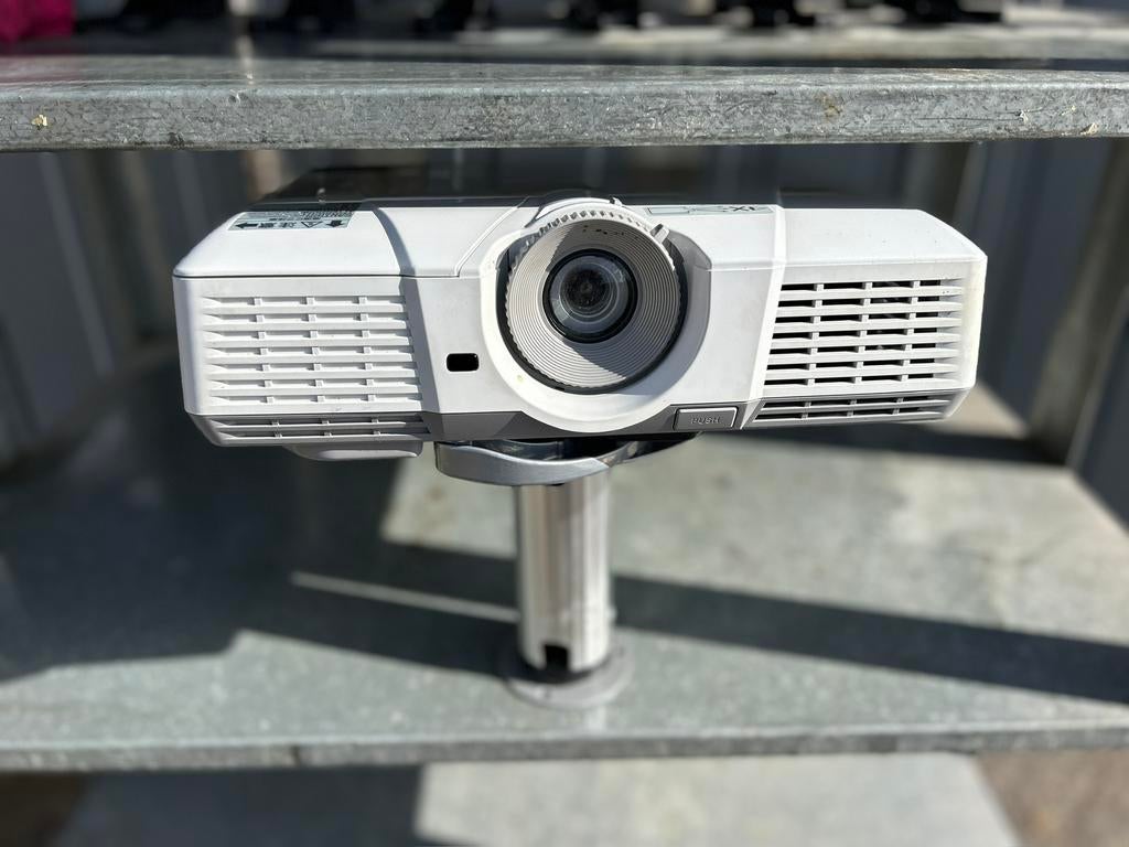 Beamer Mitsubishi, Audio, Tv en Foto, Beamers, Ophalen of Verzenden, Zo goed als nieuw