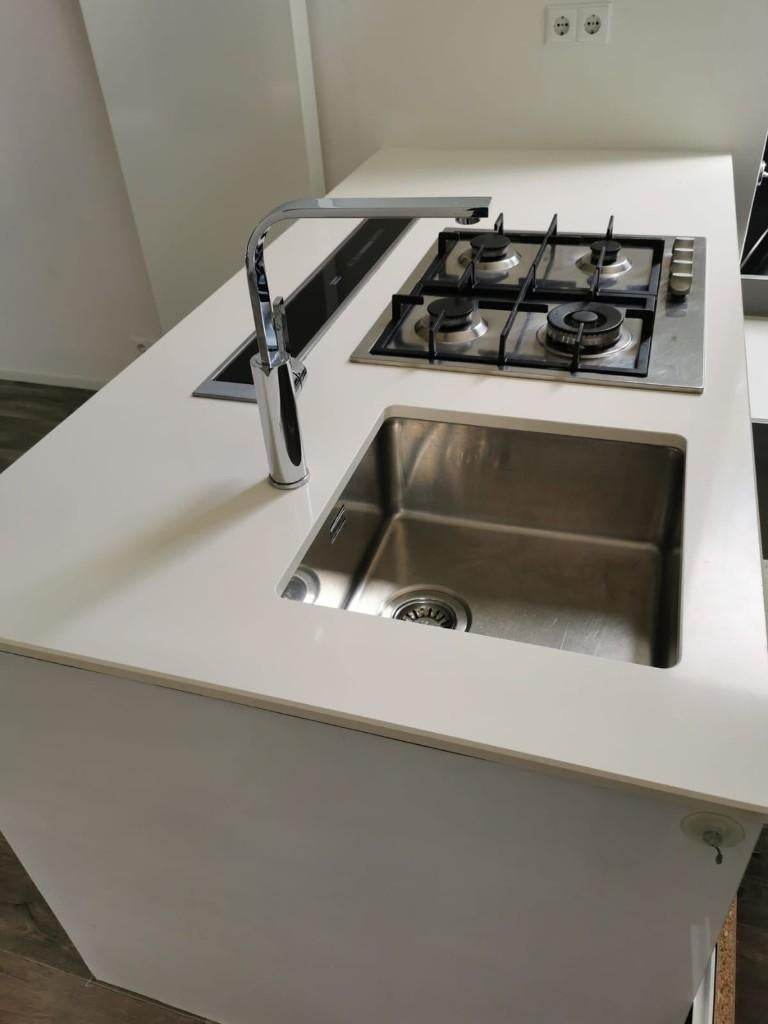 Moderne strakke design hoogglans eilandkeuken GEDEMONTEERD, Wit, Overige typen, Ophalen of Verzenden, Zo goed als nieuw