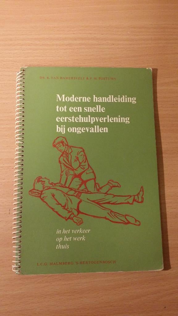 Diverse Brandweer boeken en oud lesmateriaal, Ophalen of Verzenden, Gelezen