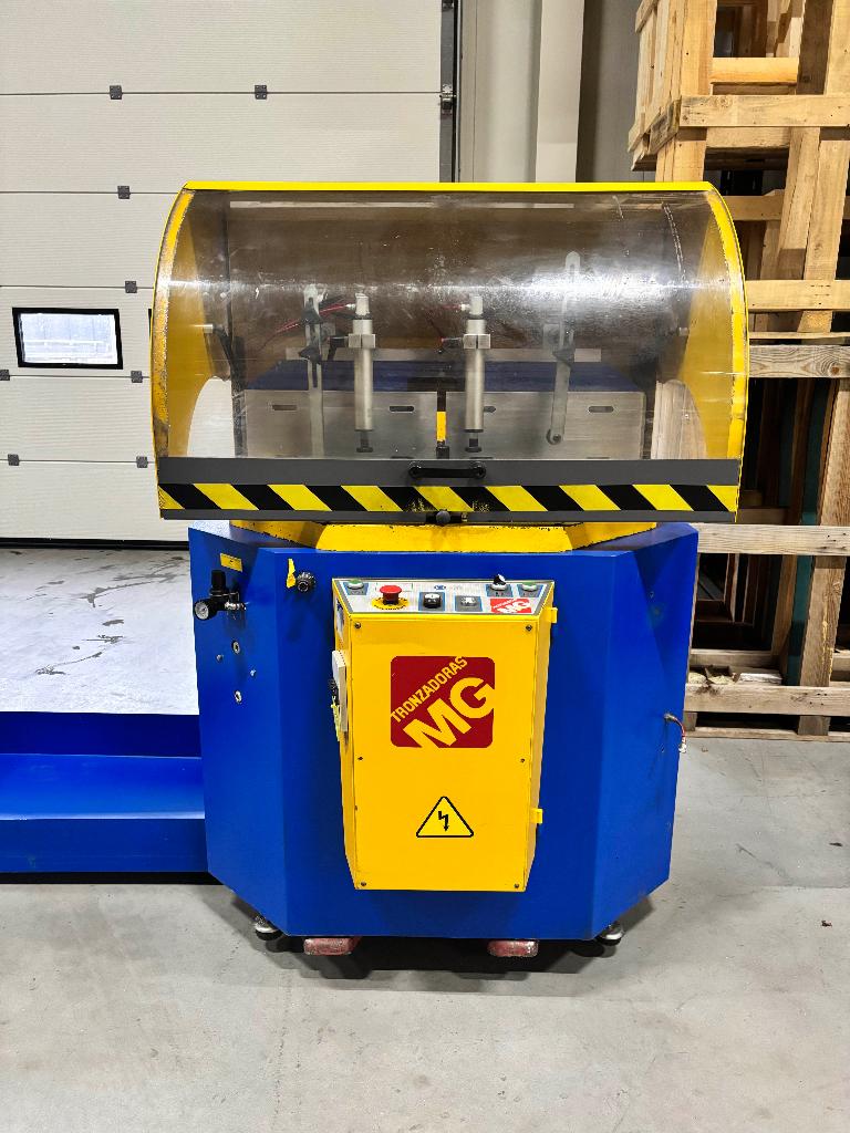 Tranzadoras Afkortzaagmachine ( + optioneel lengte aanslag), Gebruikt, Afkortzaag, 30 tot 70 mm, 1200 watt of meer