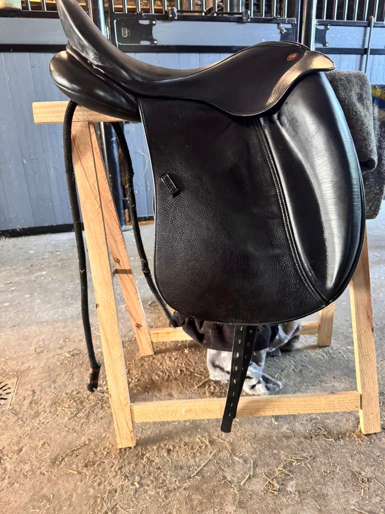 Eric Thomas dressuurzadel 17,5”, Dieren en Toebehoren, Ophalen of Verzenden, Zo goed als nieuw, Dressuur