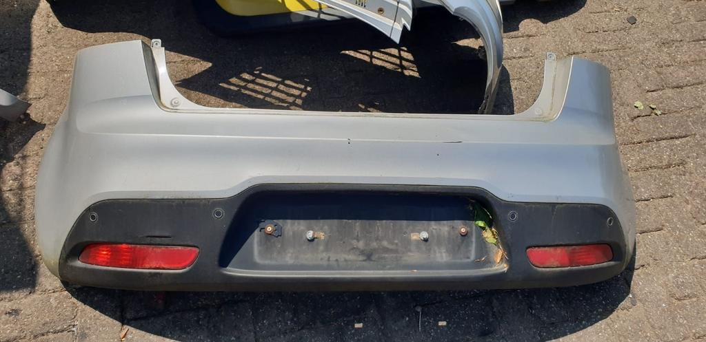 KIA RIO ACHTERBUMPER +SENSOREN BJ 2010, Auto-onderdelen, Ophalen of Verzenden, Gebruikt, Achter, Bumper